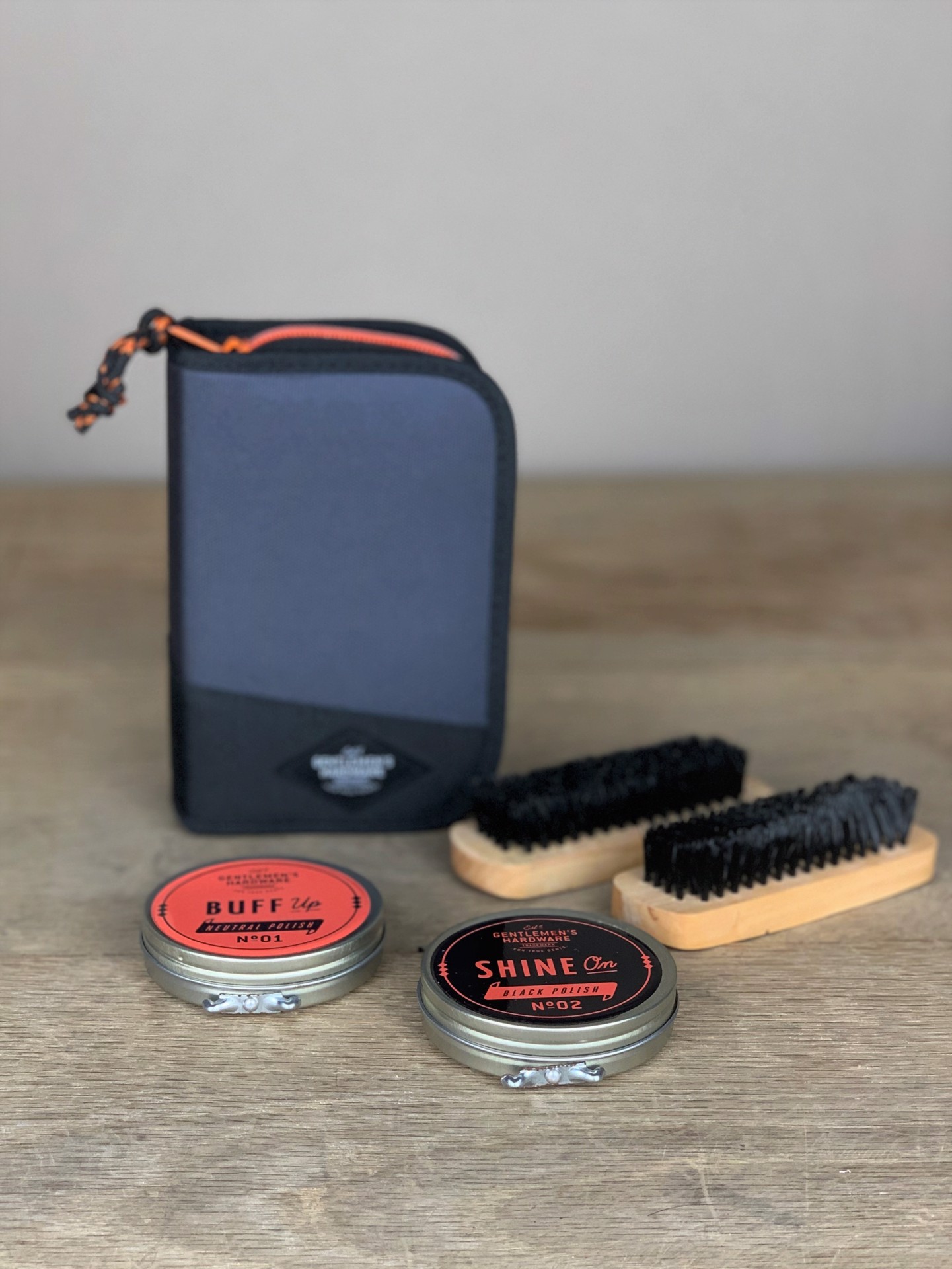gentlemen's hardware shoe shine kit